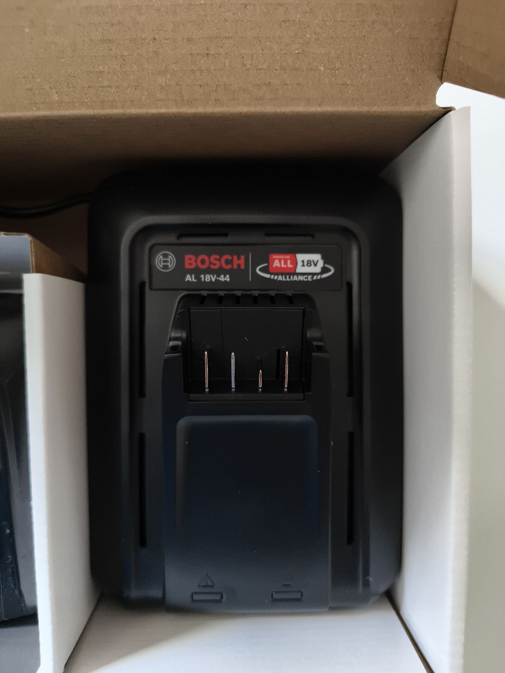 Bosch Caricatori & Batterie: Batterie Bosch 18V 2.5 Ah + chargeur rapide – Nuovo (secondo la descrizione) da Tramelan venduto da Gamoo 2