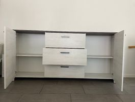 Commode 2 portes et 3 tiroirs, style moderne, bon état
