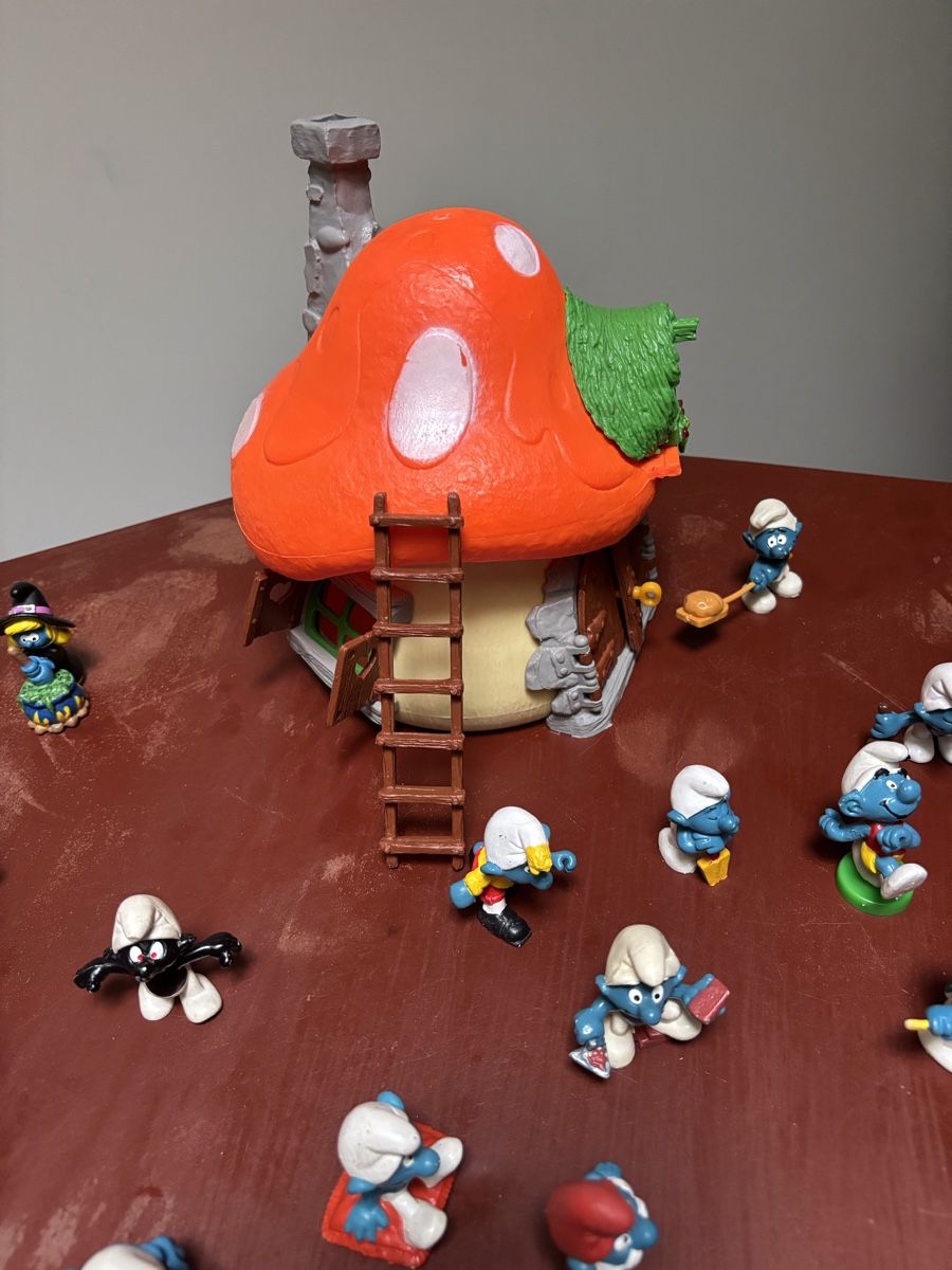 Giocattoli: Schlumpfhaus mit Figuren – Usato da Erlenbach ZH venduto da Tirant 1