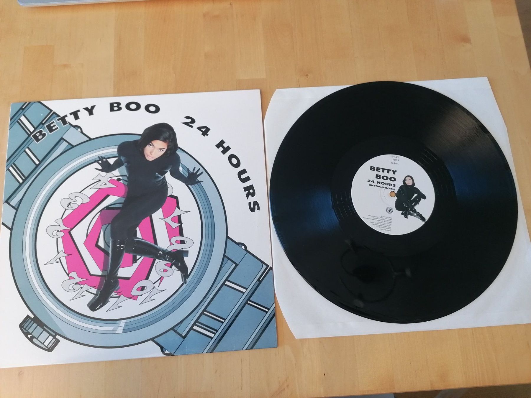 Schallplatten: Betty Boo – 24 Hours – Gebraucht aus Emmenbrücke von WintoWin