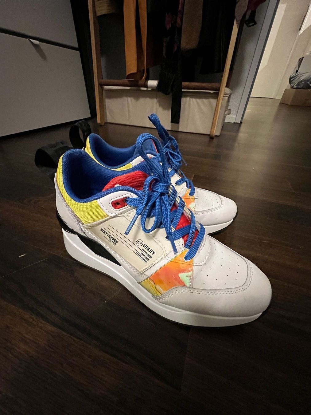 Scarpe da donna: Sportschuhe – Usato da Egerkingen venduto da ear_k6fg 1