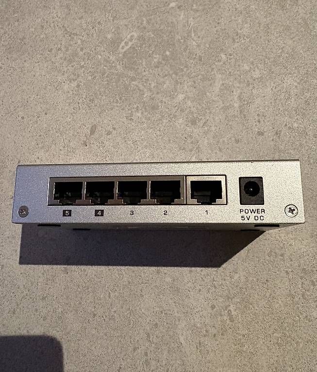 Zyxel Hub & Switch: Zyxel Switch ES-105A – Nuovo (secondo la descrizione) da Ballwil venduto da Soia 1