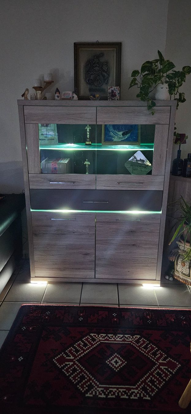 Cassettiere: Vitrine, Sideboard klein, Sideboard gross, Wohnzimmermöbel – Usato da Liestal venduto da RetoZ32 1