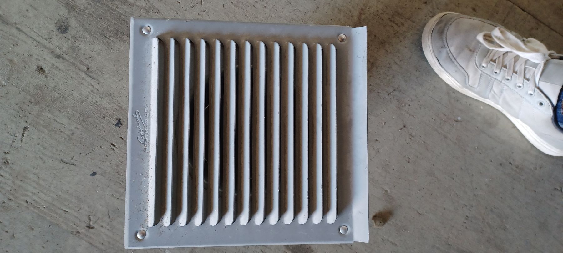 Cheminée: Abzugsgitter 23cm × 23 cm – Gebraucht aus Zihlschlacht von archenoah01