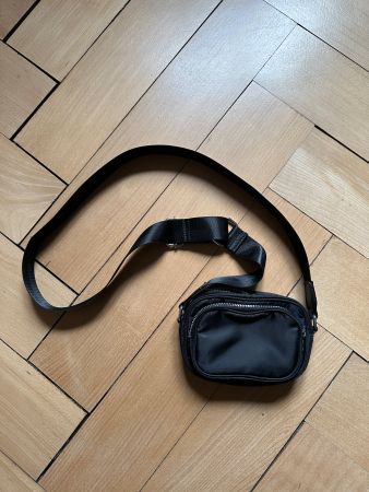 Kleine Umhängetasche schwarz