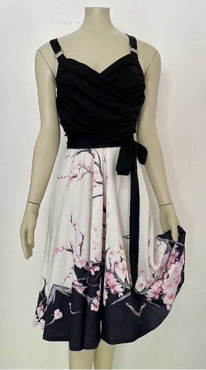 Kleider: Wunderschönes Sommerkleid S-M – Gebraucht aus Pfäffikon SZ von Elendir