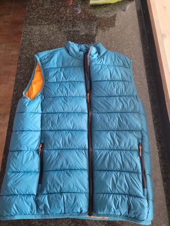Gilet neu nie gebraucht wegen zu klein. Grösse M