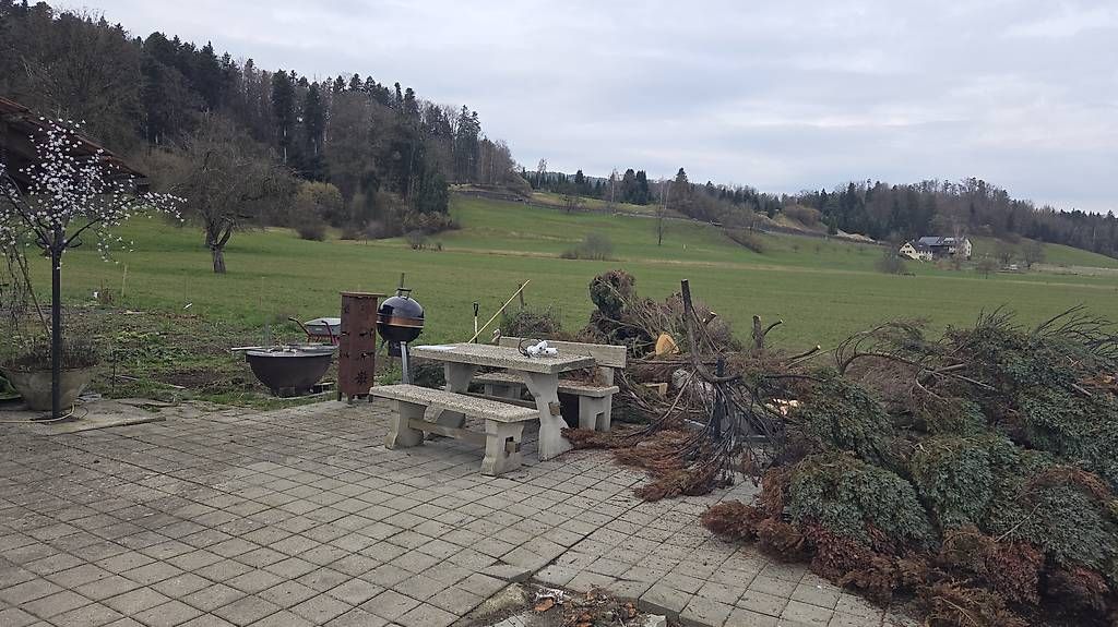 Set di tavolo e panche: Garten-Steintisch-Set  (Tisch + 2 Bänke) – Usato da Hinteregg venduto da yro_8qv6 3