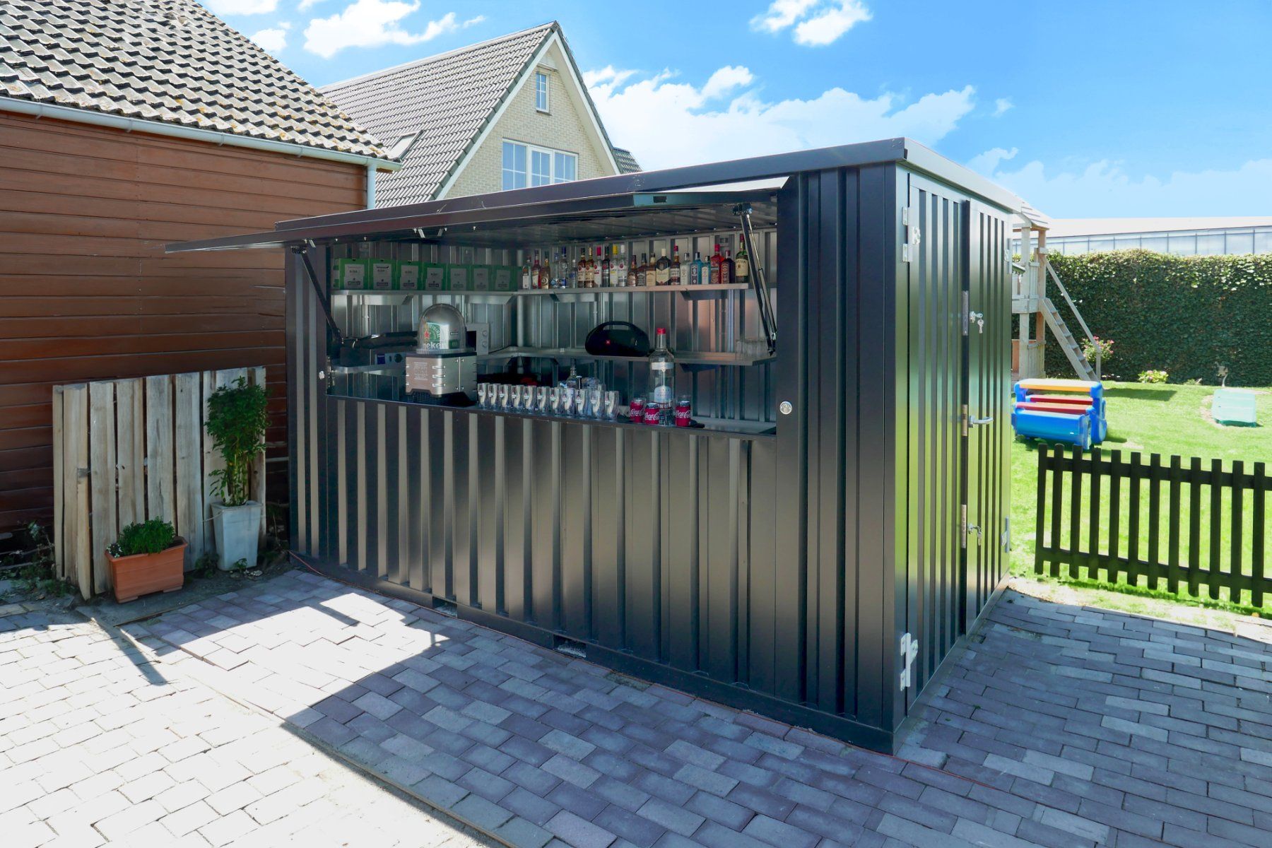 Contenitori edile: Moderner Barcontainer 4 × 2 m in Anthrazit – Usato da Schaffhausen venduto da Selbstbaucontainer