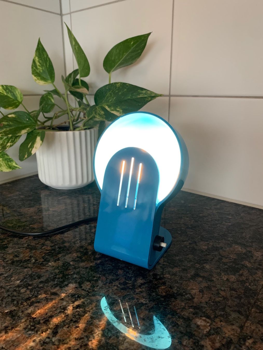 Lampen: Lampe de table Panda, Ambrogio Pozzi pour Harveiluce, 1970s – Gebraucht aus Nyon von Nicolas1897
