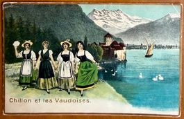 Chillon avec Vaudoises en costume. Carte ancienne en relief