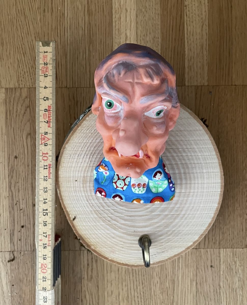 Guardaroba: Garderobe mit Kasperli Figur – Usato da Zürich venduto da Refereefair 3