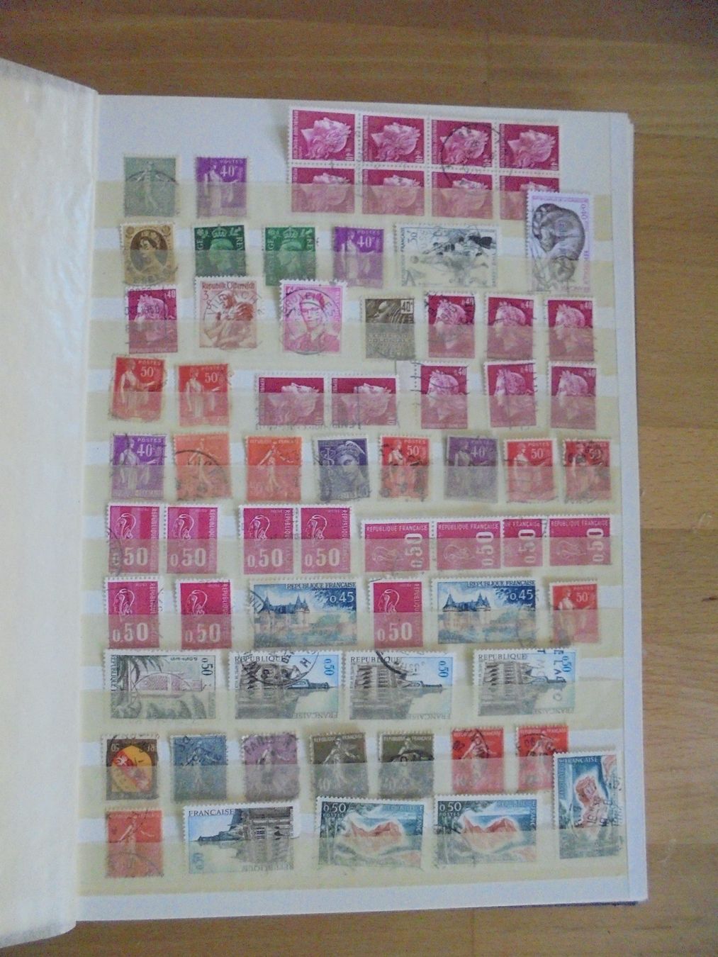 Album: Briefmarkenalbum mit Marken aus diversen Ländern. – Usato da Jona venduto da Glareola 7