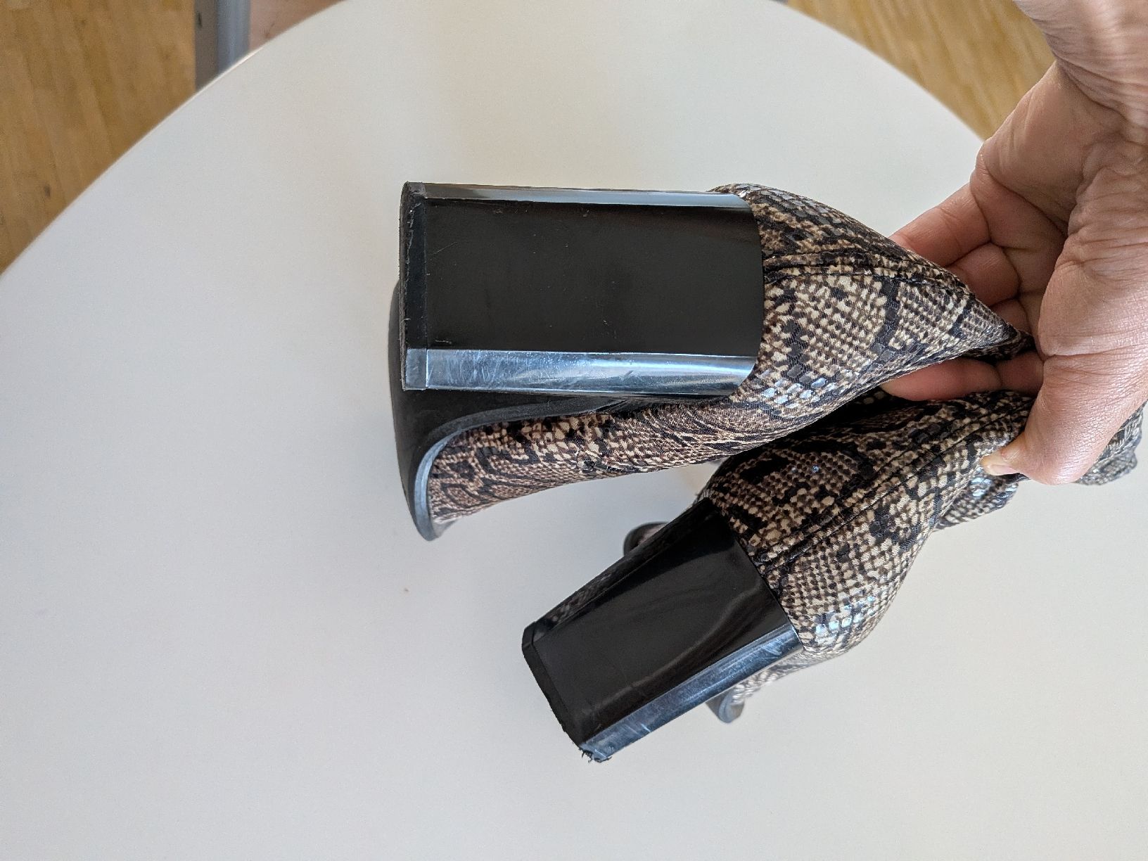 Scarpe da donna: Schlangenprint-Stiefel mit Absatz 39 – Usato da Basel venduto da JJ.Elena 3