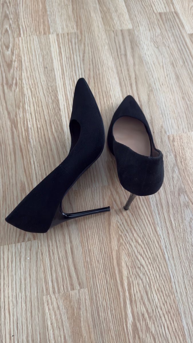 Scarpe da donna: Chic classic high-heeled shoes – Usato da Zürich venduto da ish_6v8w 1