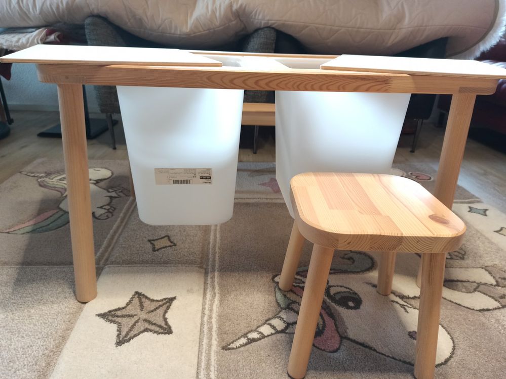 Kindertisch mit 2 Stühlen IKEA, FLISAT und 2 Boxen TROFAST Kaufen auf