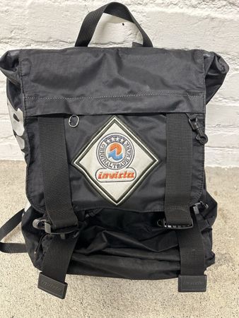 Rucksack Invicta schwarz mit Logo guter Zustand