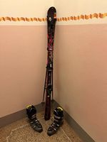 Ski, inkl. Schuhe und Stöcke