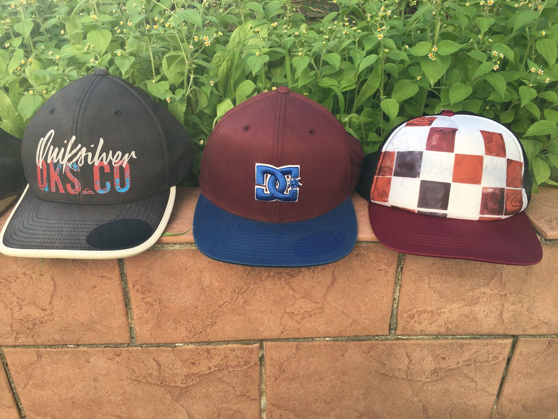 Vans Hüte, Mützen & Caps: Cappellini/Snapback Vans, Quiksilver, Neckface, DC, Trasher – Gebraucht aus Bellinzona von nikita.webp 1