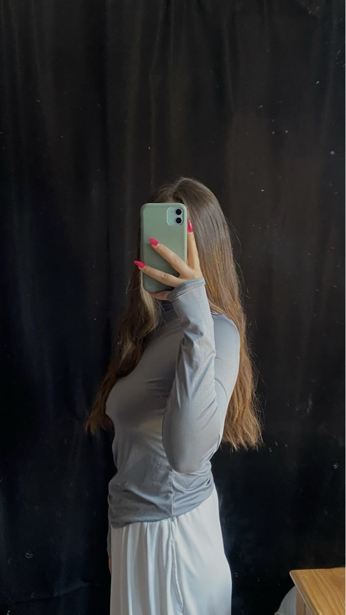Top: grey long sleeve top – Usato da Fribourg venduto da jen_6vlt 1