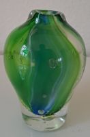 Zierliche Designervase von Kosta Boda