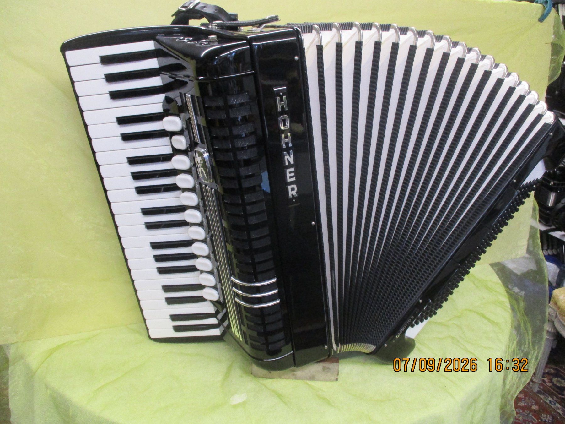 Strumenti musicali: Akkordeon Hohner Cassotto II – Usato da Jegenstorf venduto da Oktavio 2
