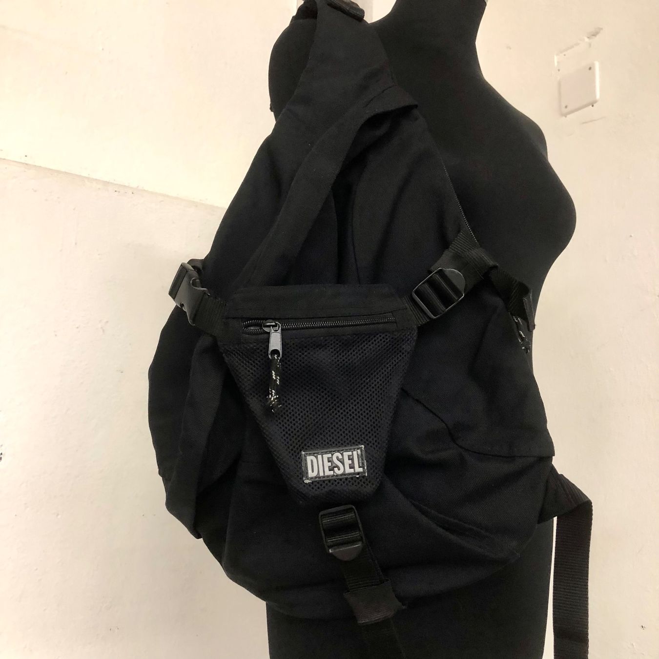 Diesel Zaini: Vintage Diesel Rucksack schwarz – Usato da Brienz BE venduto da Kokolea84 1