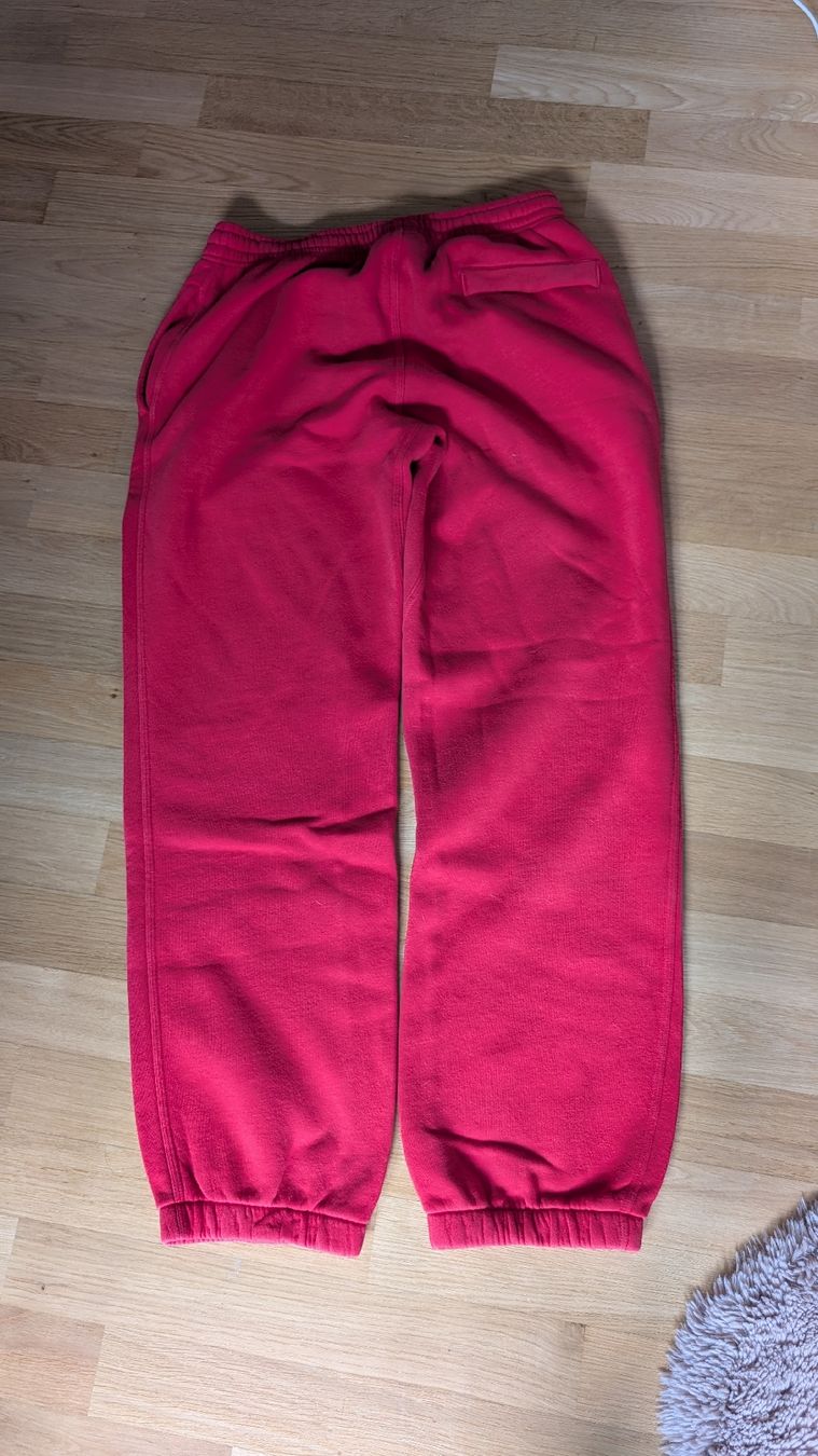 Pantaloni: Rote Manchester United Jogginghose, Grösse M – Usato da Zürich venduto da Andres_Schmutz 1