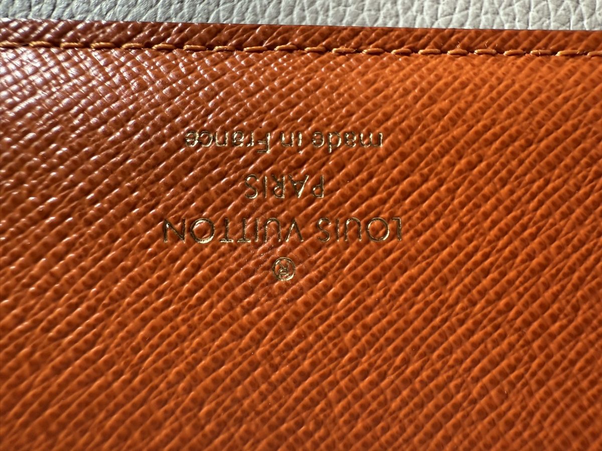 Louis Vuitton Portefeuilles: Louis Vuitton Pass Etui – D'occasion à Zollikon par sba_5tf2 2