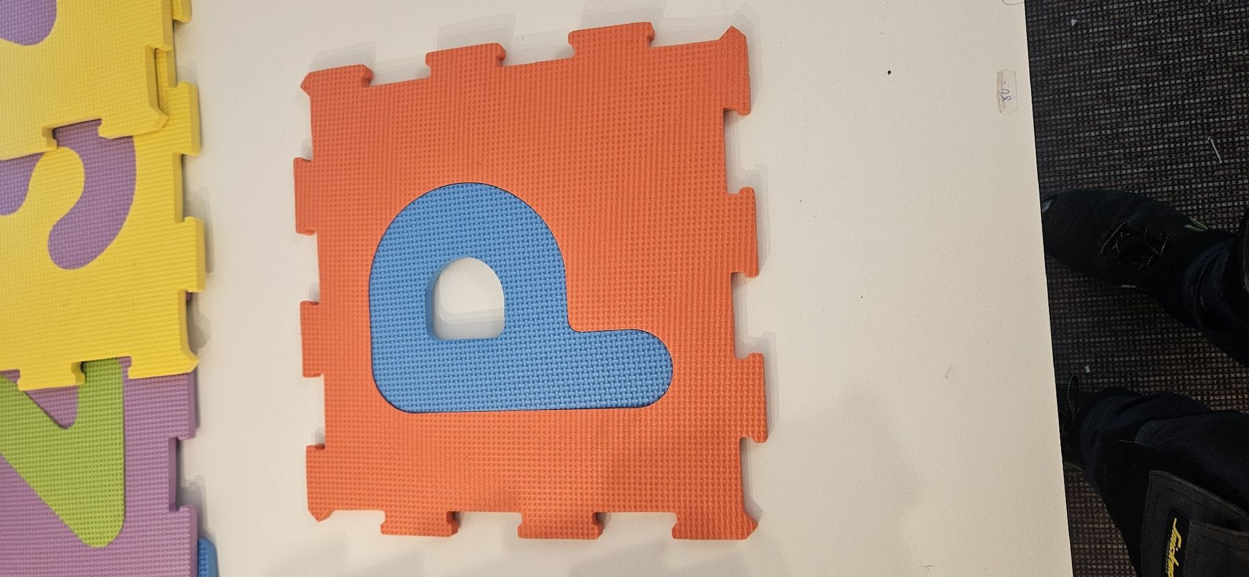 Tapis de jeu: Puzzlematte Set Buchstaben Bausteine mehrfarbig – D'occasion à Horw par phi_z2qn 3