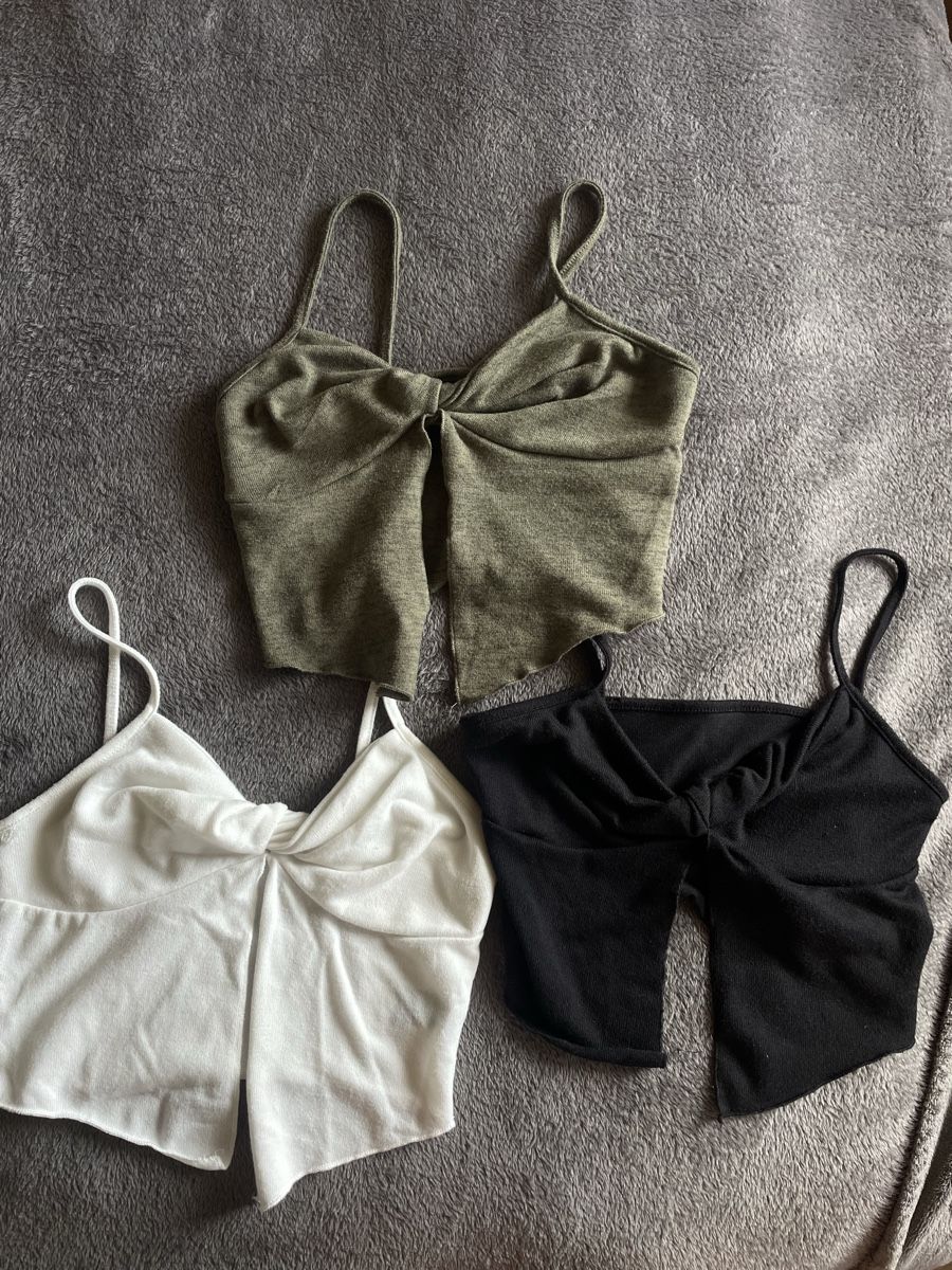 Shein Lotti di vestiti: Lot de 3 hauts courts  – Usato da Ponts-de-Martel venduto da Manon_.brs