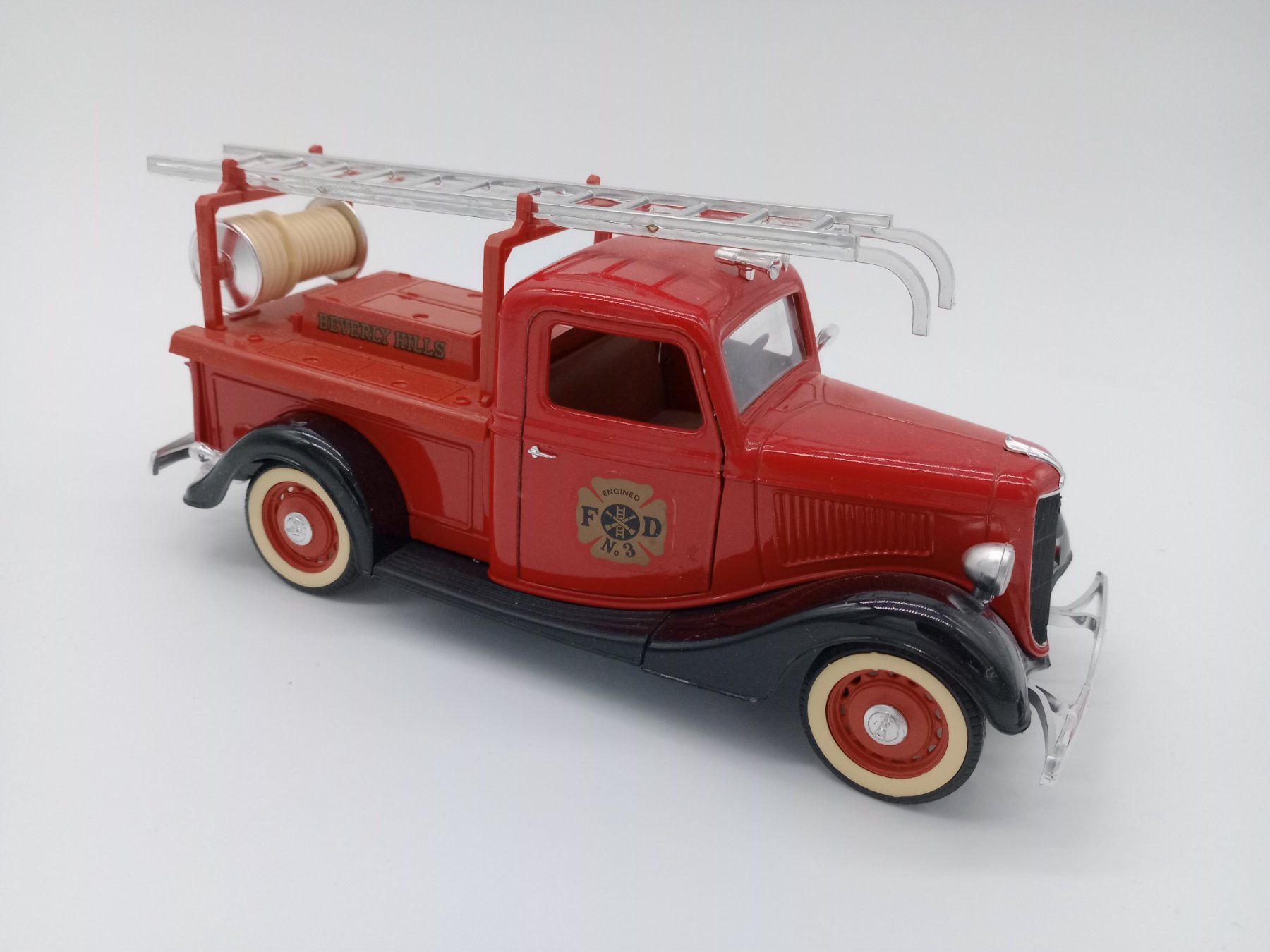 Solido Modellini d'auto: Solido Ford V8 1:18 FD Beverly Hills – Usato da Interlaken venduto da F.Loco 1
