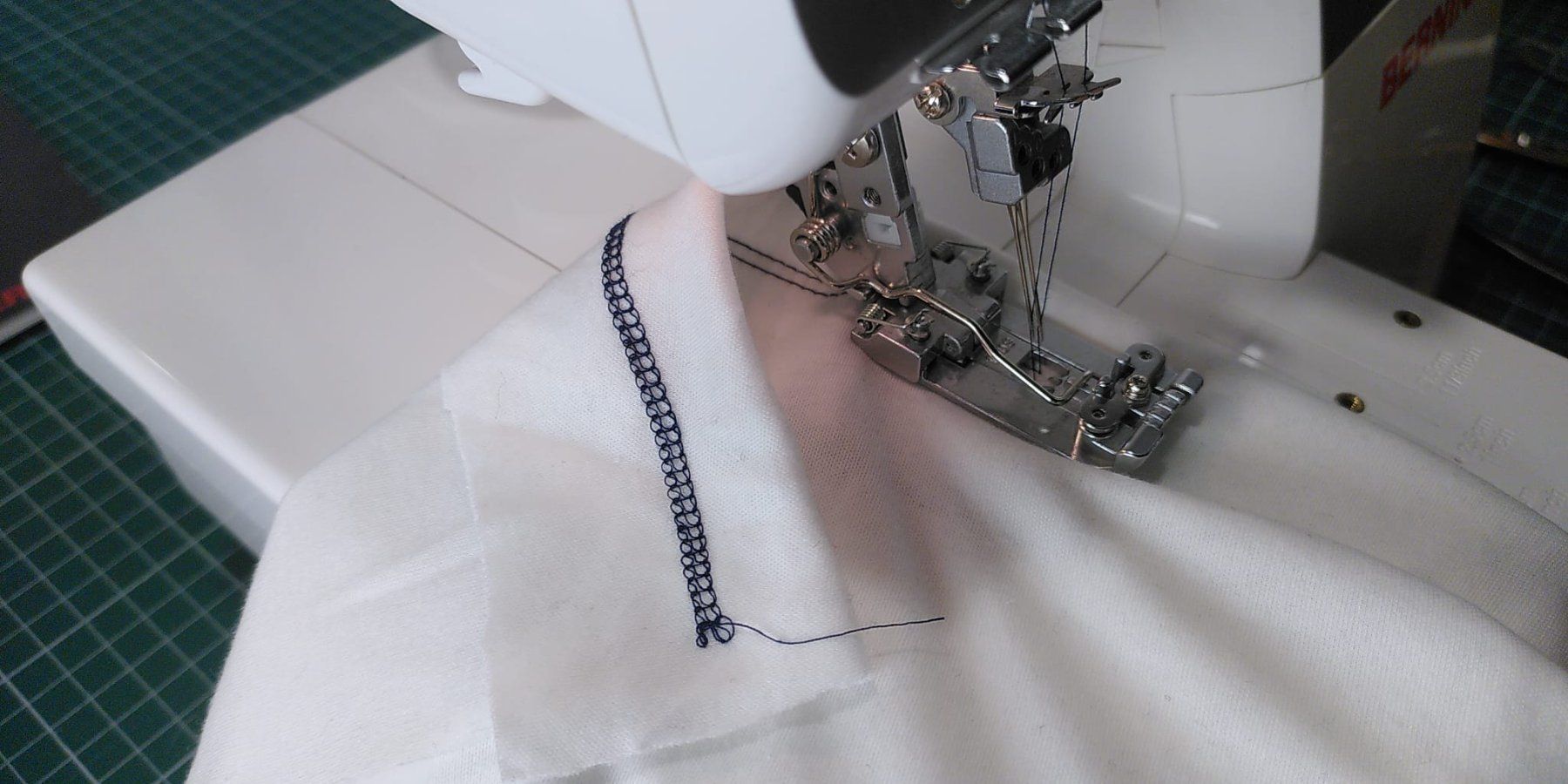 Bernina Macchine da cucire: Bernina Coverlock L220 – Usato da Basel venduto da Novecento01 4
