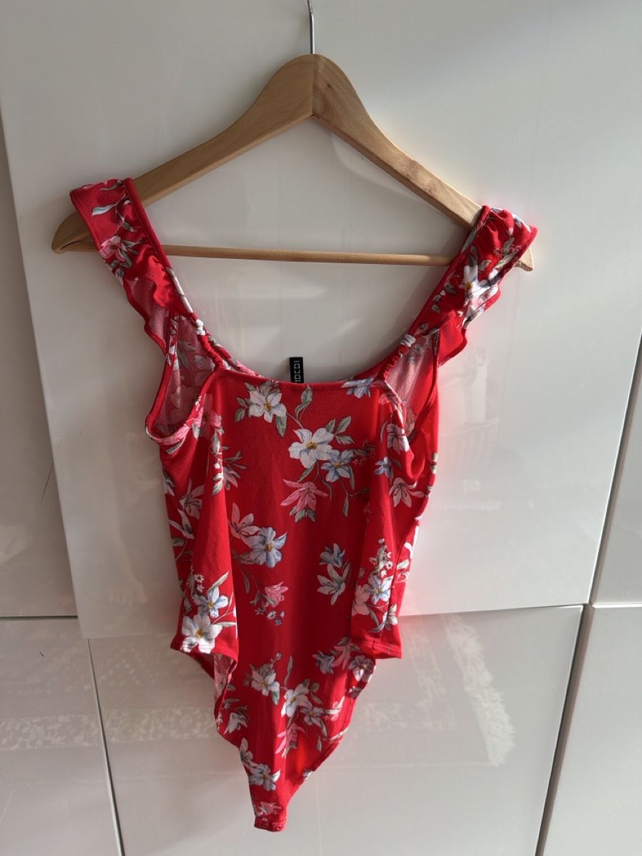 H&M Top: Body rot rot-weiss Blumen Grösse M – Usato da Stäfa venduto da Gioviii 1