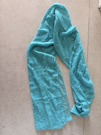 Etole turquoise dentelle ajourée - accessoire d'été chic