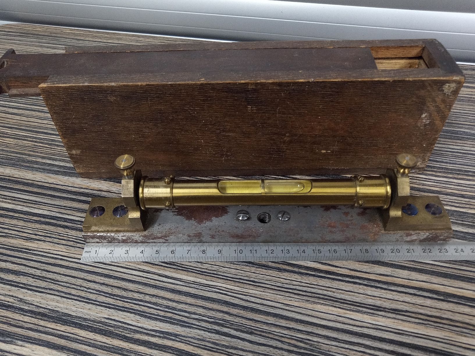 Misurare: Antike Wasserwaage aus Messing mit Holzbox – Usato da Reiden venduto da Zofi-Brocki 1