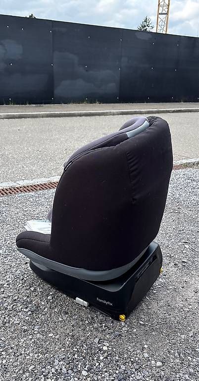 Seggiolini per auto: Maxi Cosi FamilyFix mit Kindersitz – Usato da Zollikon venduto da JohnSenker 2