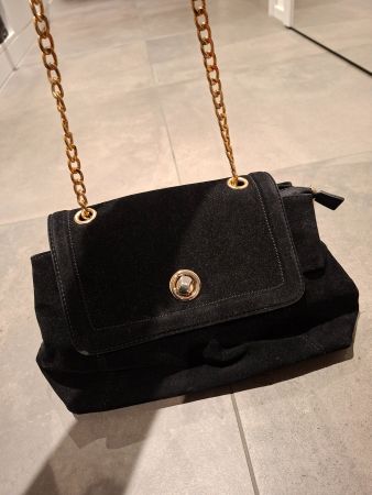 Handtasche schwarz Wildlederoptik mit Goldkette