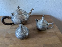Älteres Tee-Service, 3-teilig, versilbert (?)