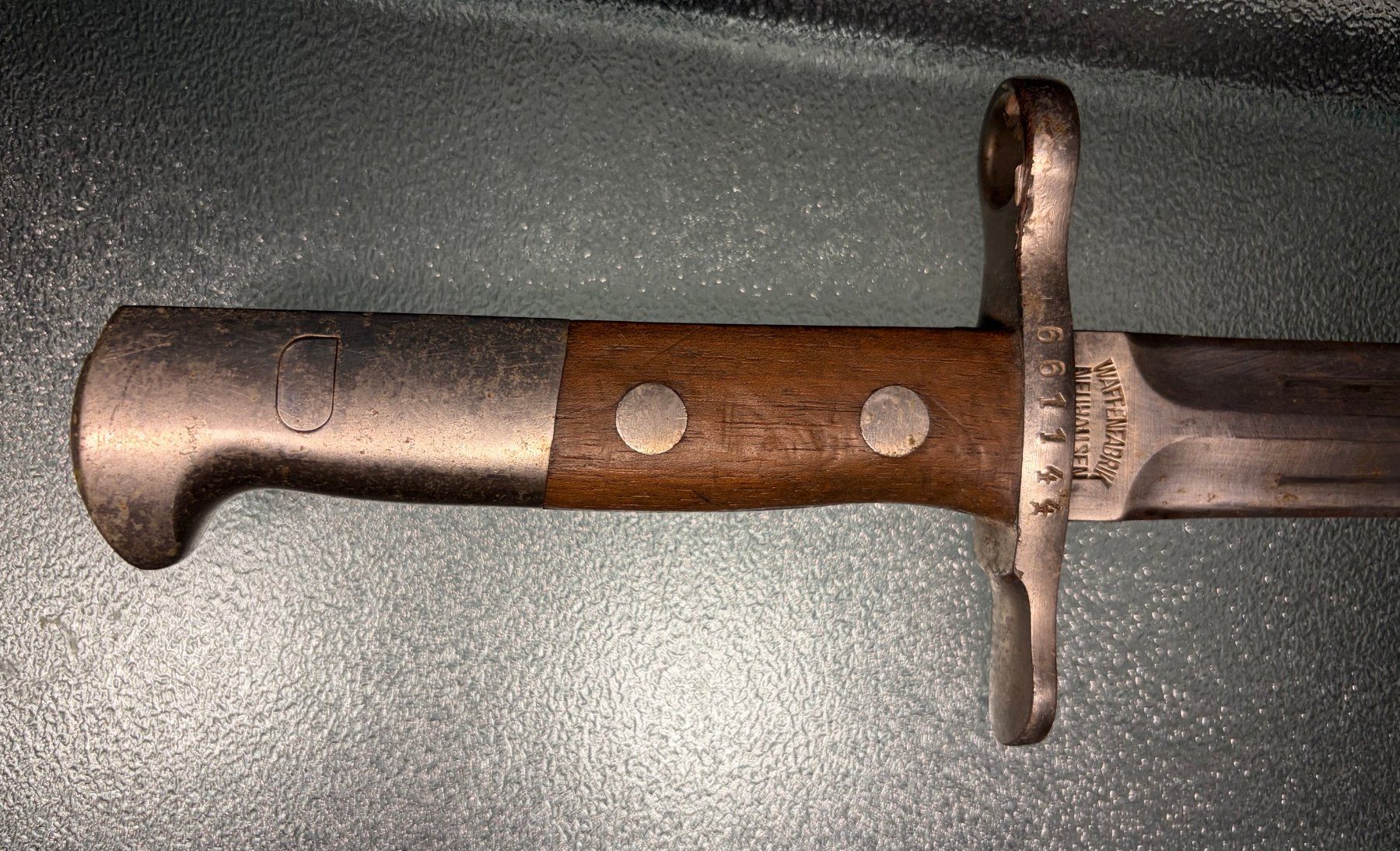 Schweizer Armee Stichwaffen: Bajonett 40cm inkl. Scheide und Gurthalterung – Gebraucht aus Aarwangen von concorde58 1