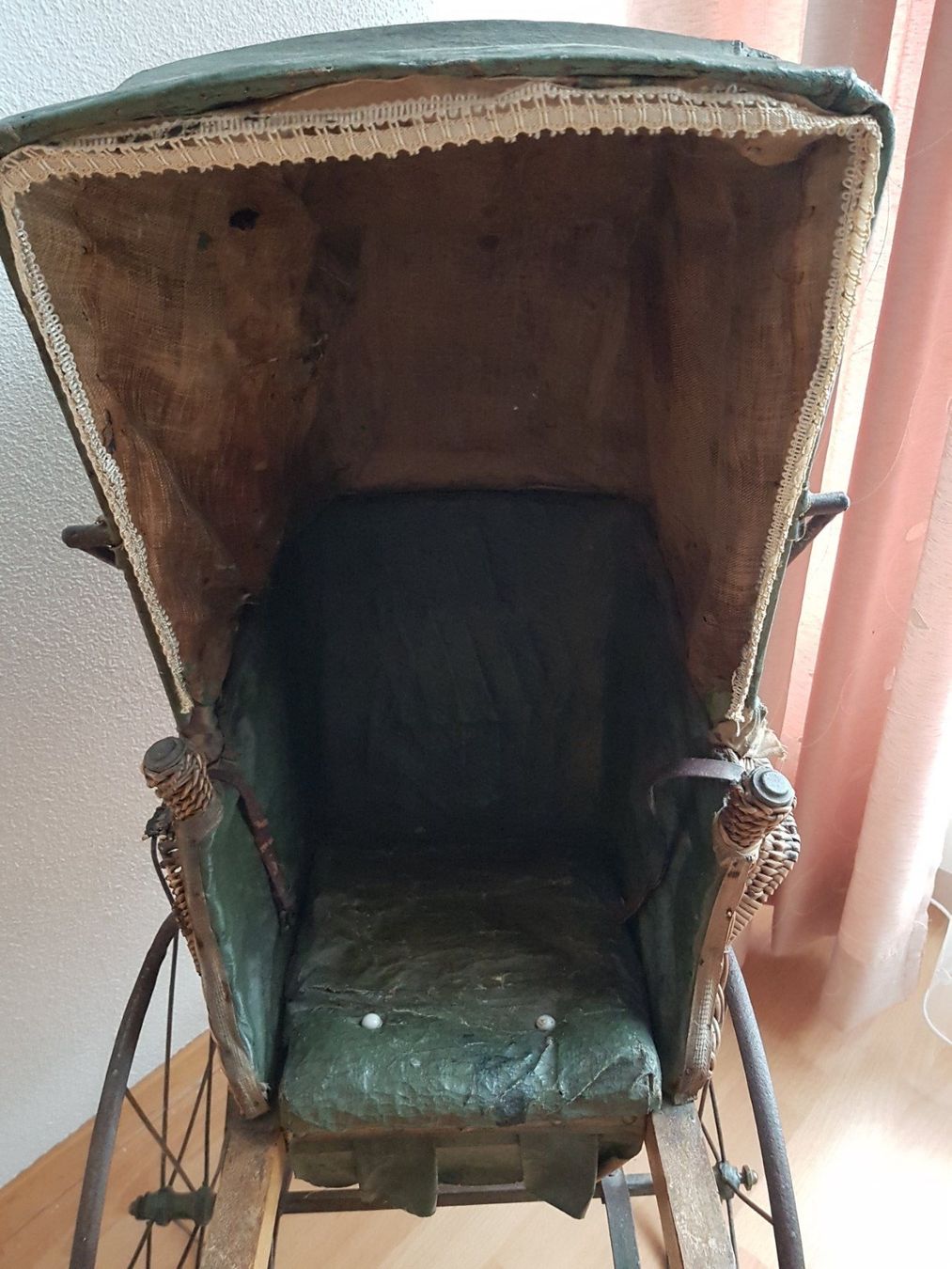 Puppenwagen: Alter Puppenwagen – Gebraucht aus Basel von Tatura 3