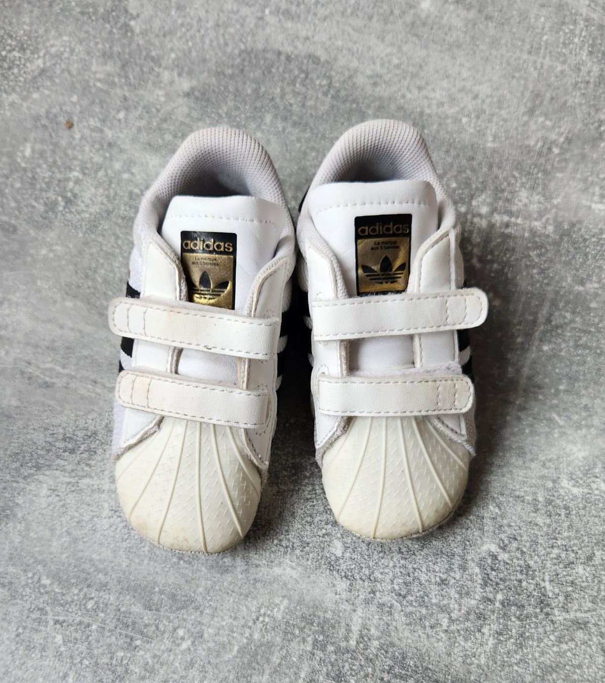 Adidas Scarpe per ragazzi: Adidas Indoorschuhe, Grösse 21 – Usato da Brittnau venduto da AkimaJukato