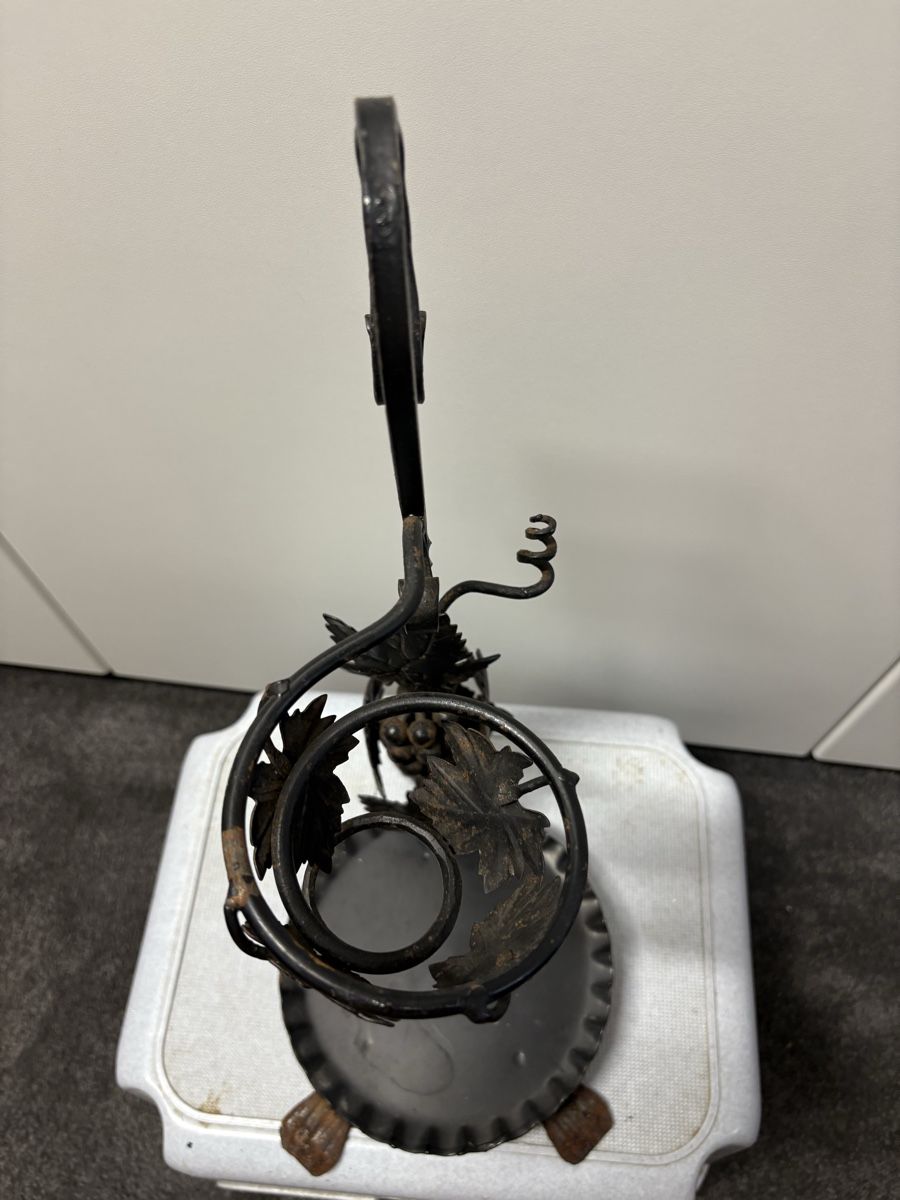 Alle Dekorationen: Charming Vintage Wine Bottle Holder with Grape Design – Gebraucht aus Seuzach von Diamand28 2