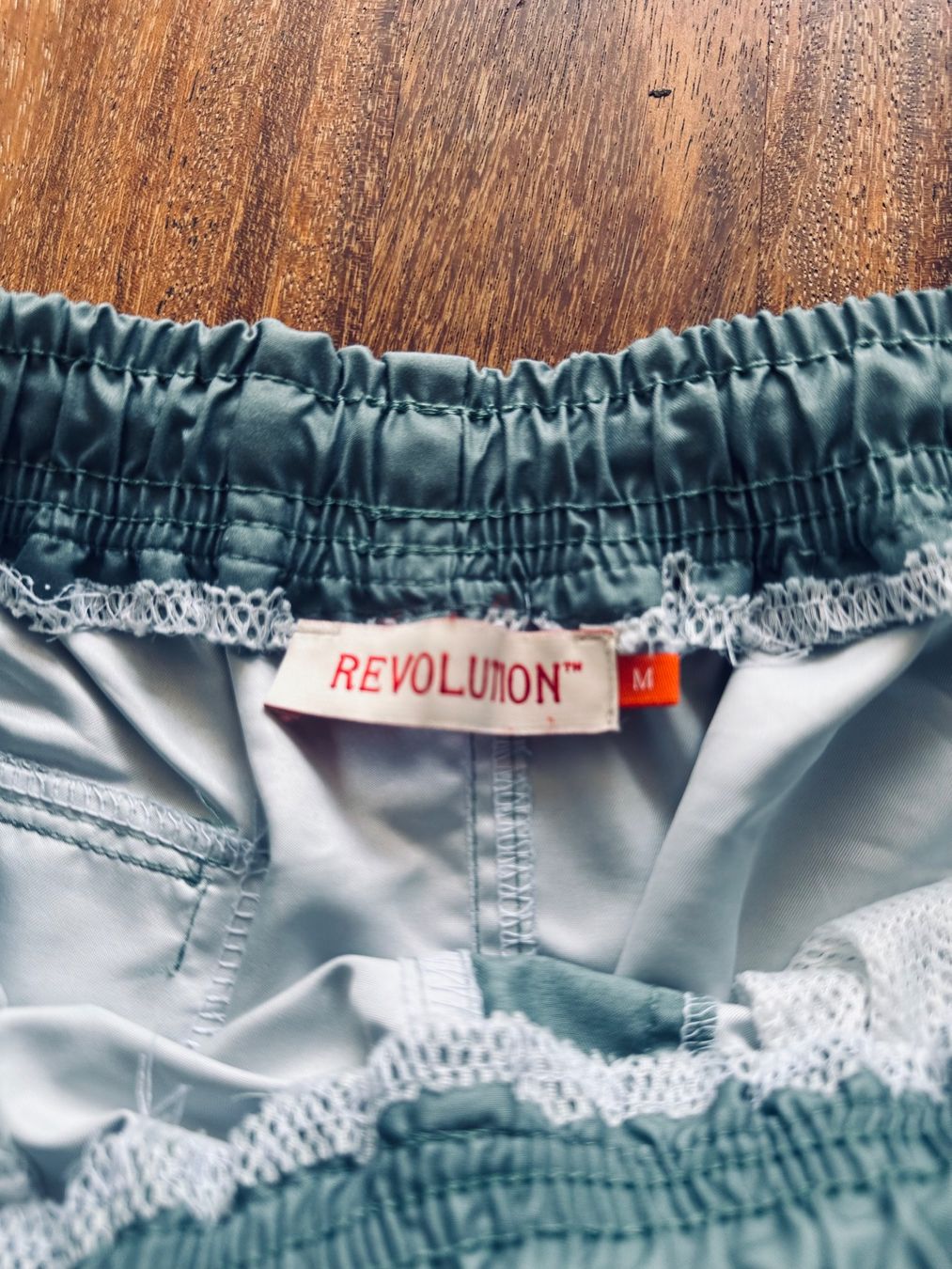 Revolution Pantalons: REVOLUTION Shorts Grün Grösse M – Neuf (Voir description) à Ennetbaden par DanielCPH 3