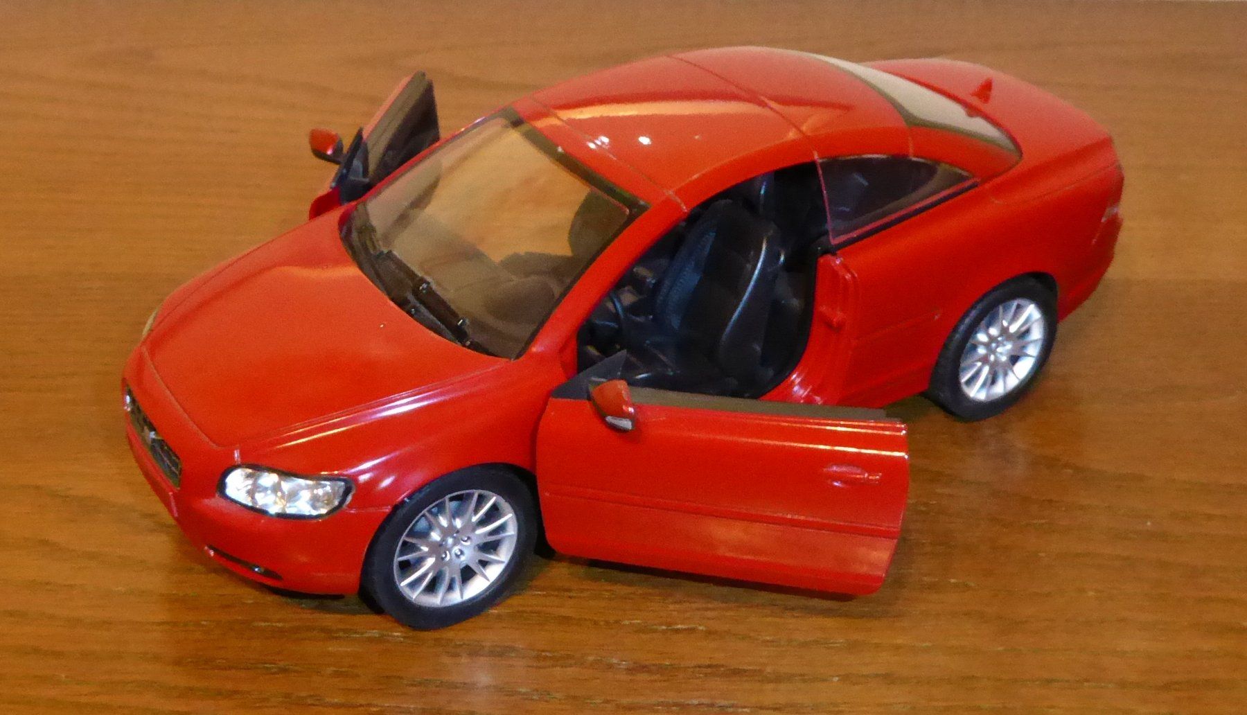 Volvo Voitures modèles: Volvo C70 Modellauto 1/18 rot – D'occasion à Spreitenbach par Turbo_1105 2
