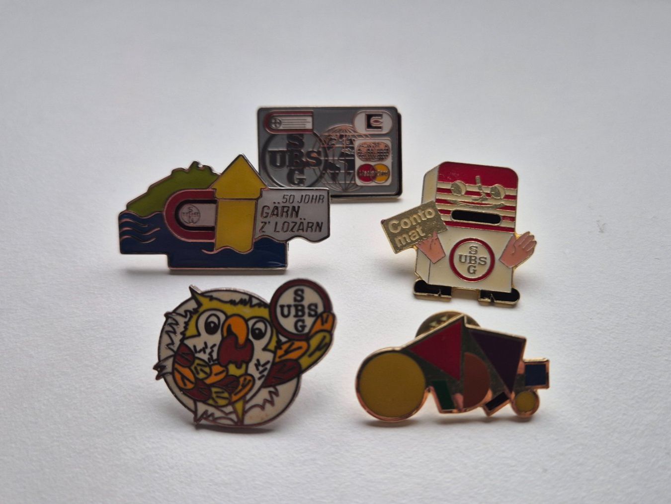 UBS Placchette & Badge: Pin Paket    -  5 Stück UBS – Usato da Niederweningen venduto da Obson