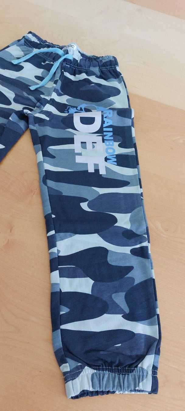Pantaloni: Freizeithose neu Grösse 128 zu verkaufen – Usato da Pfaffnau venduto da hei_9l9h 2