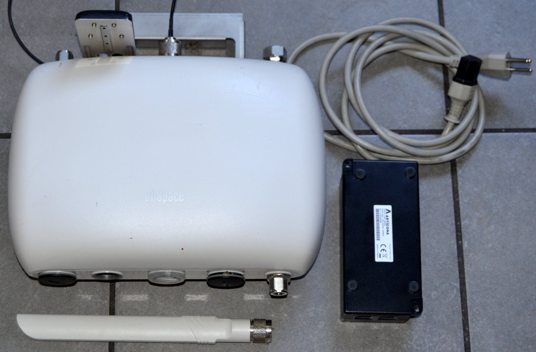 Modem & Router: UfiSpace GML810E-868U Outdoor LoRa Gateway – Usato da Collonges venduto da arashee 5