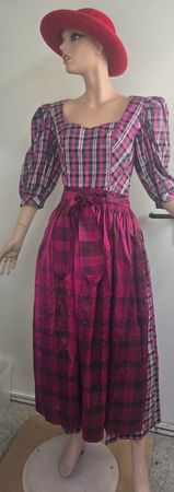 WENGER Dirndl aus 100% Seide – Austrian Style – Gr. 34