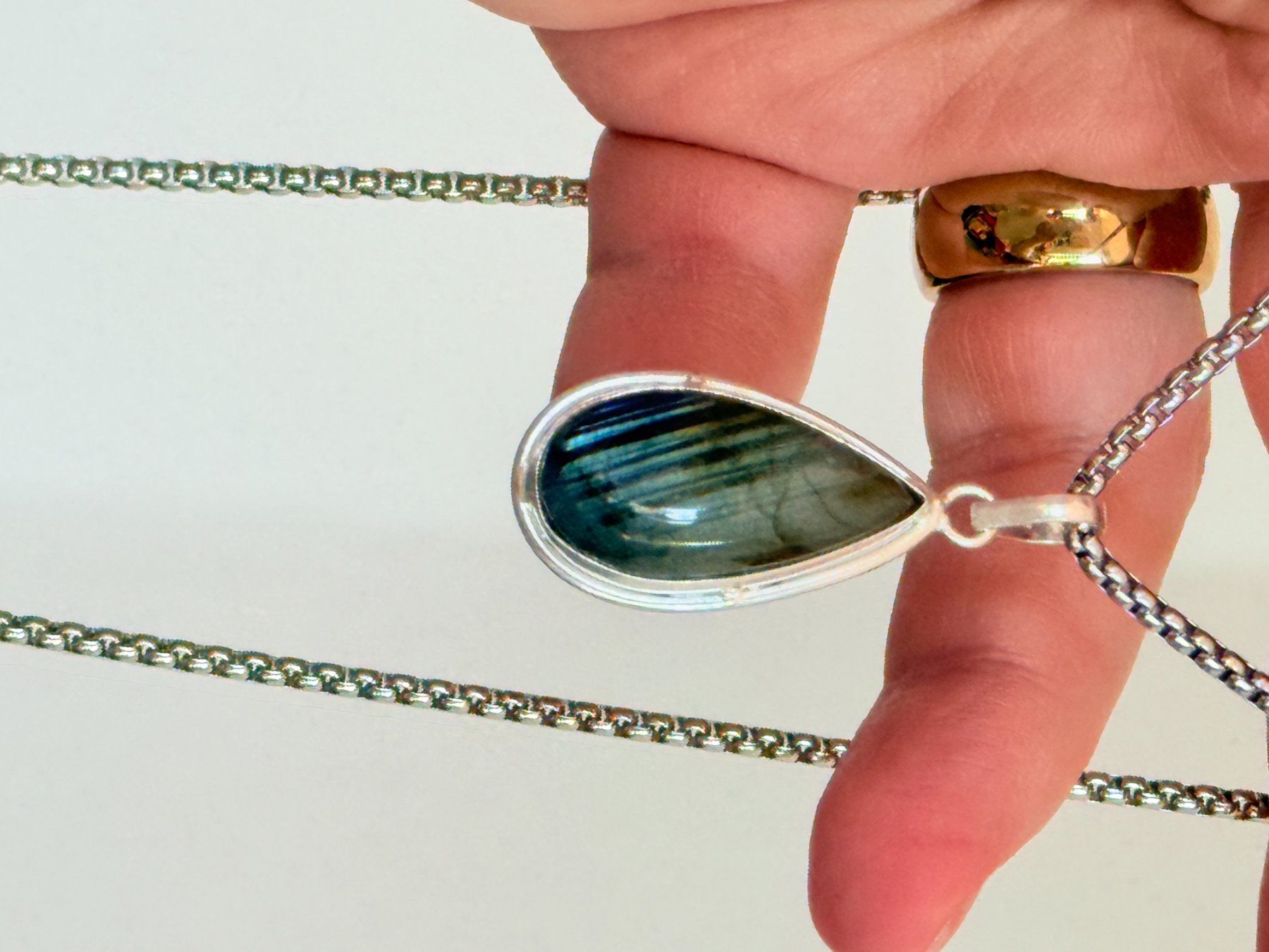 Catenine: Collier pendentif larme en labradorite élégant – Nuovo e nell'imballaggio originale da Genève venduto da AWWA 1